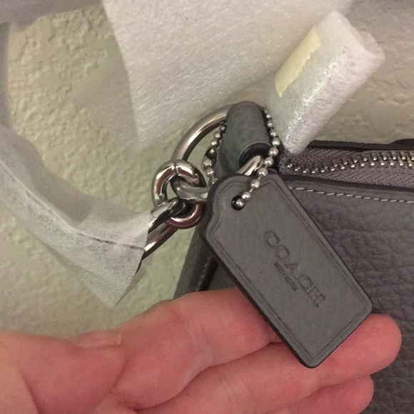 BRAND NEW COACH BAG!! - Picture 3 of 11